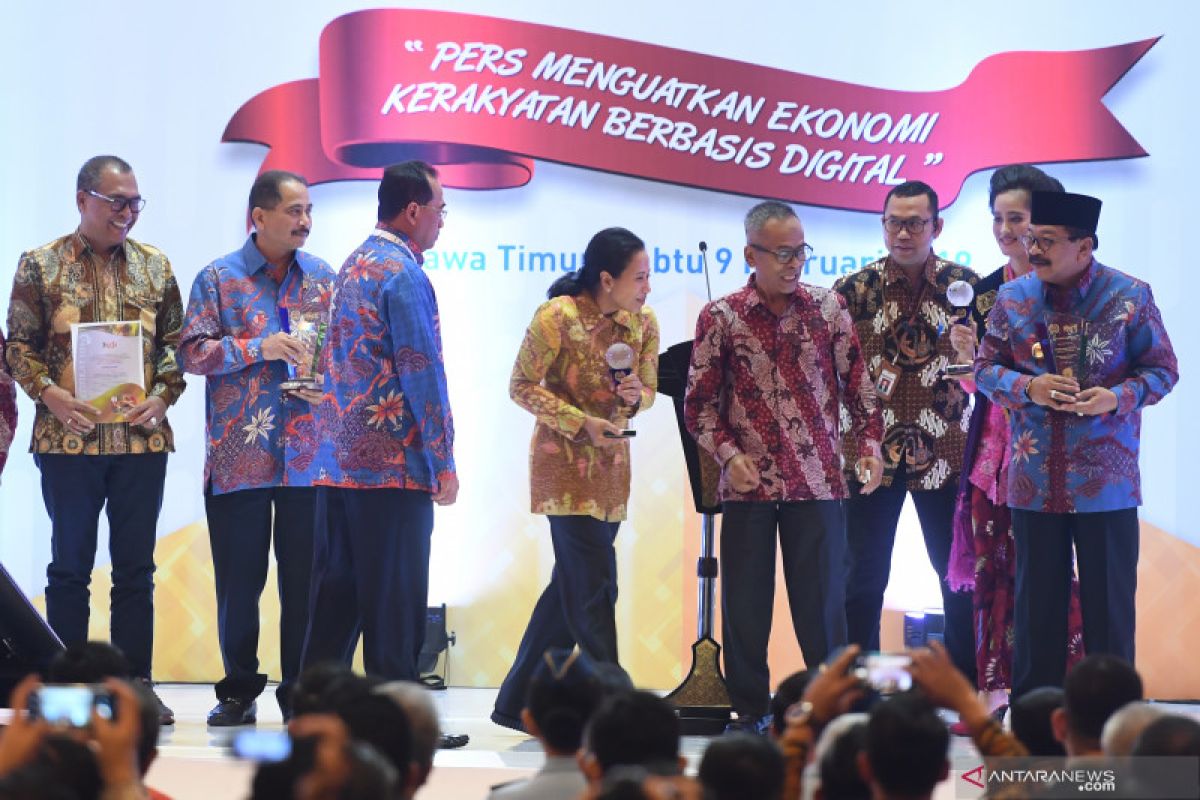 Pwi Bakti Sosial Bagikan Sembako Peringati Hari Pers Nasional Antara News 5728