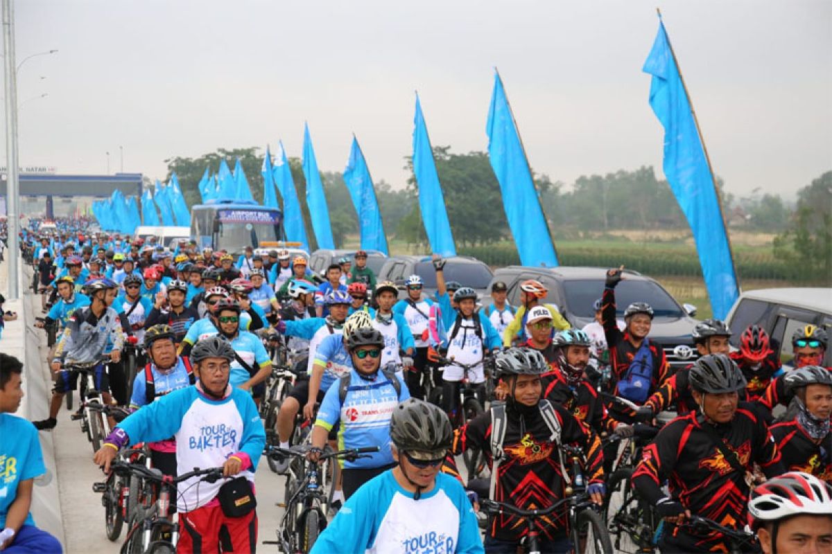 Wagub Lampung Melepas 3.000 peserta Tour de Bakter HUT Hutama Karya