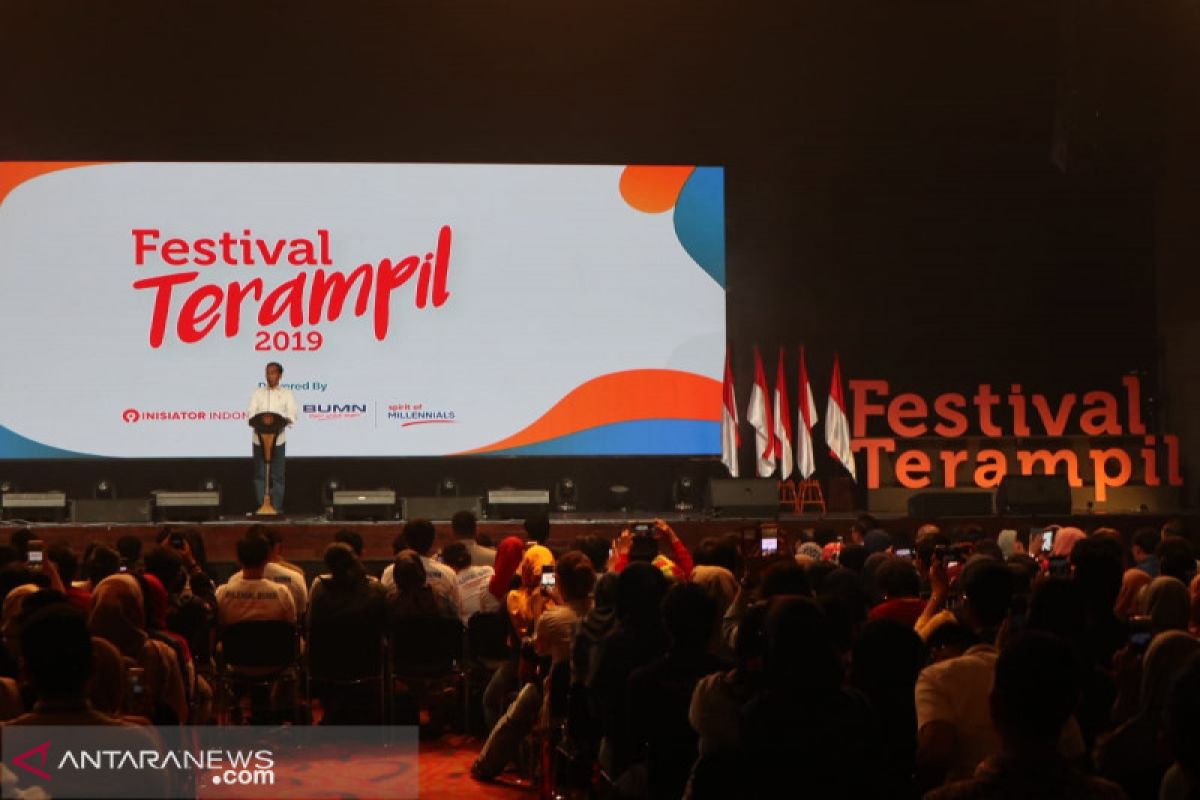 Presiden Jokowi minta anak muda tidak gampang mengeluh
