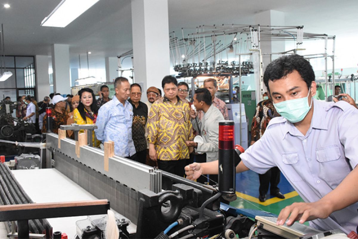 Investasi manufaktur diproyeksikan meroket 2019, Menperin sebut nama industri global