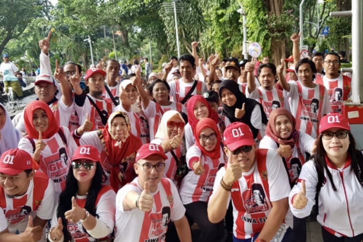 GK Jokowi Bagikan Bunga Lilin Ajak Wujudkan Perdamaian di Pemilu 2019