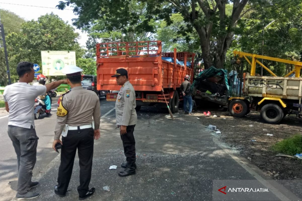 Kecelakaan Truk dan Minibus di Jalur Pantura Situbondo Tewaskan Tiga Orang