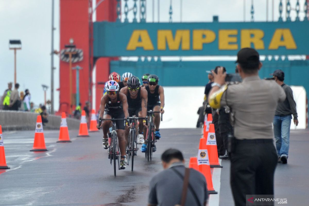 Jauhari Johan juarai Palembang Triathlon 2019