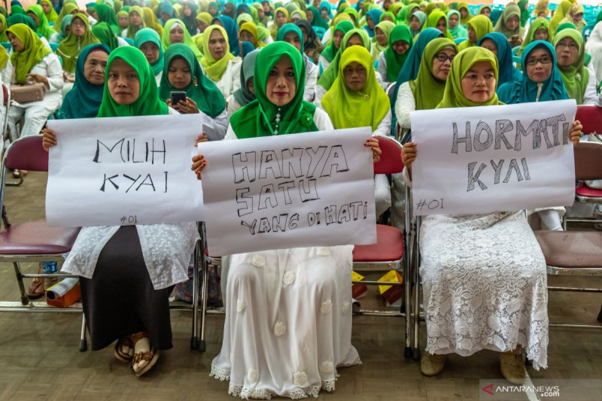 Ratusan santri Jember turun ke jalan kecam Fadli Zon