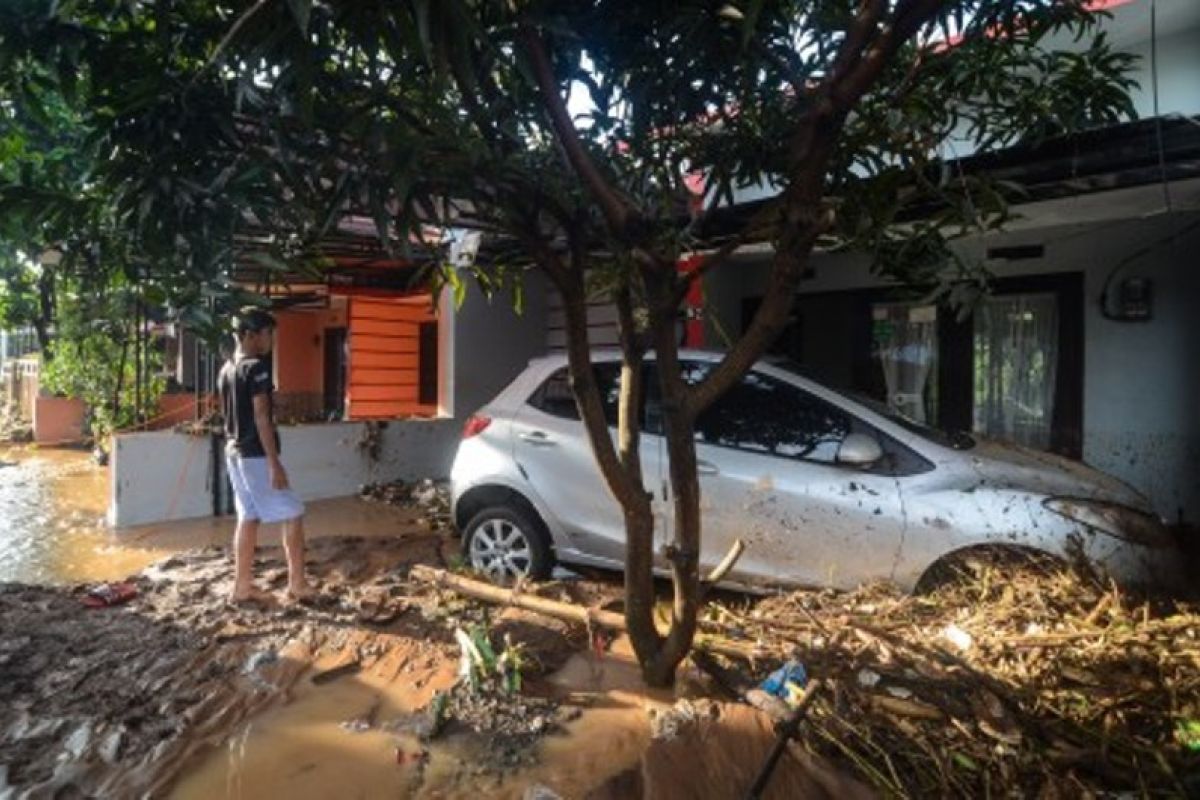 Tiga orang tewas akibat banjir bandang di Kabupaten Bandung