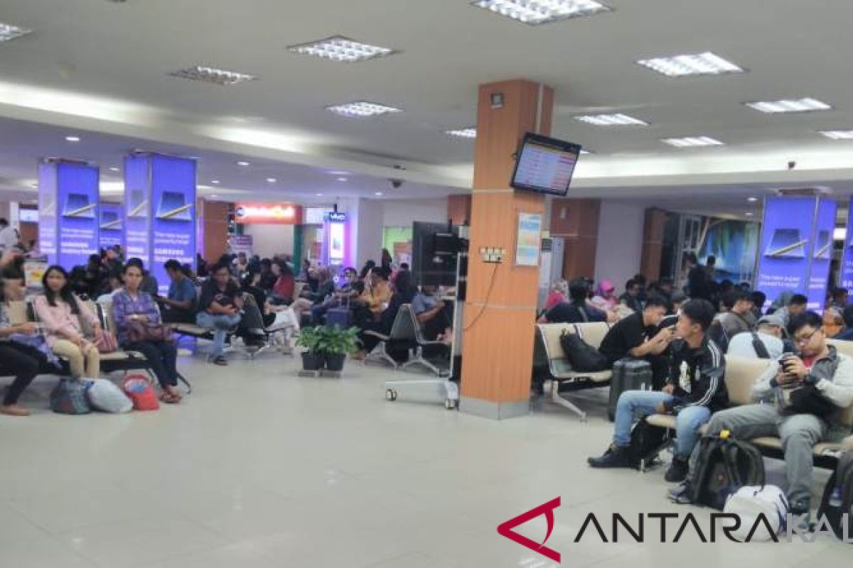 2.000 penumpang Bandara Minangkabau berkurang diduga mahalnya tiket