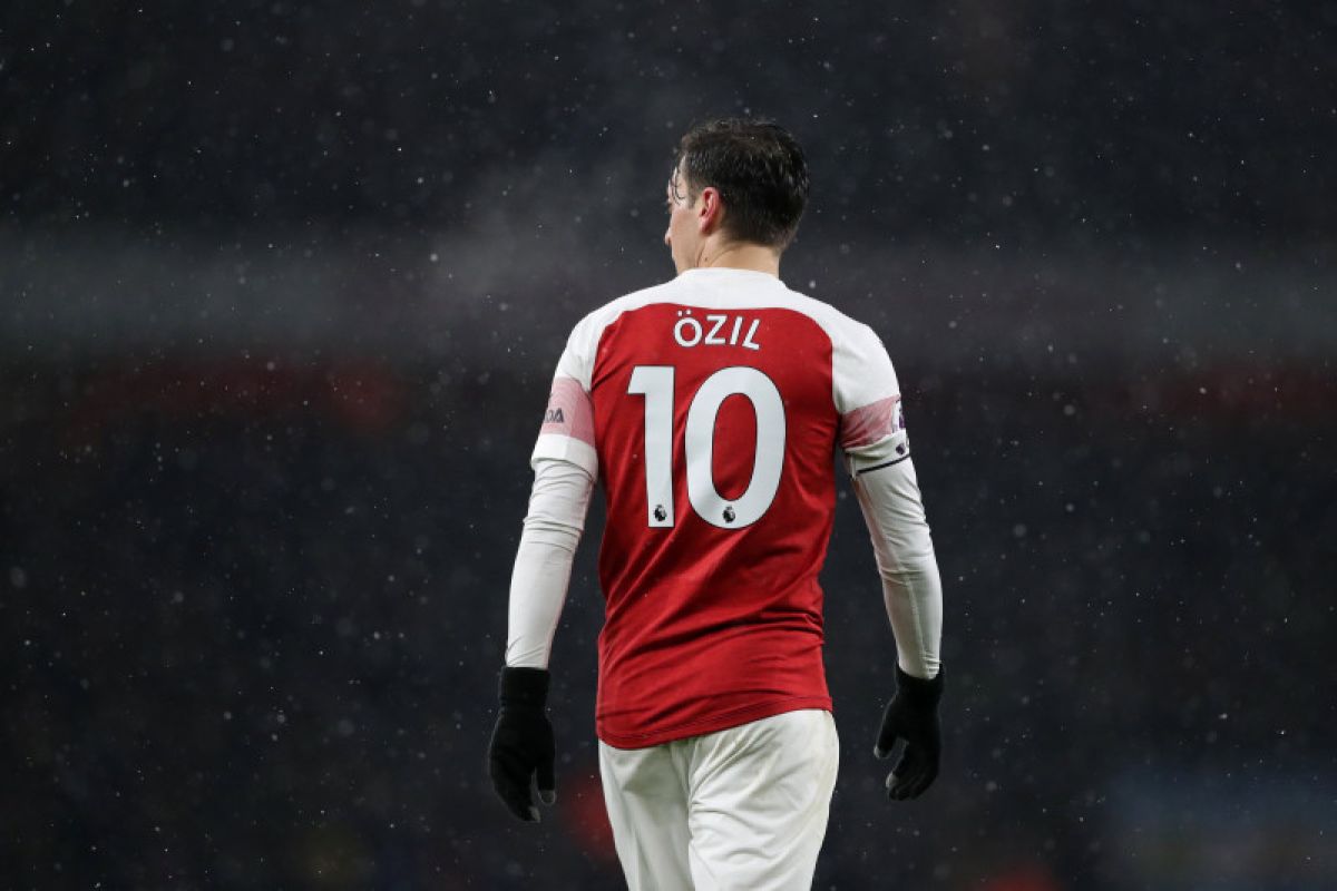 Ozil, habis manis sepah dibuang