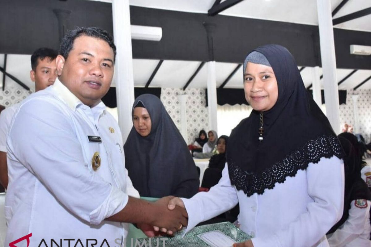 Bidan PTT di Tanjungbalai terima SK CPNS