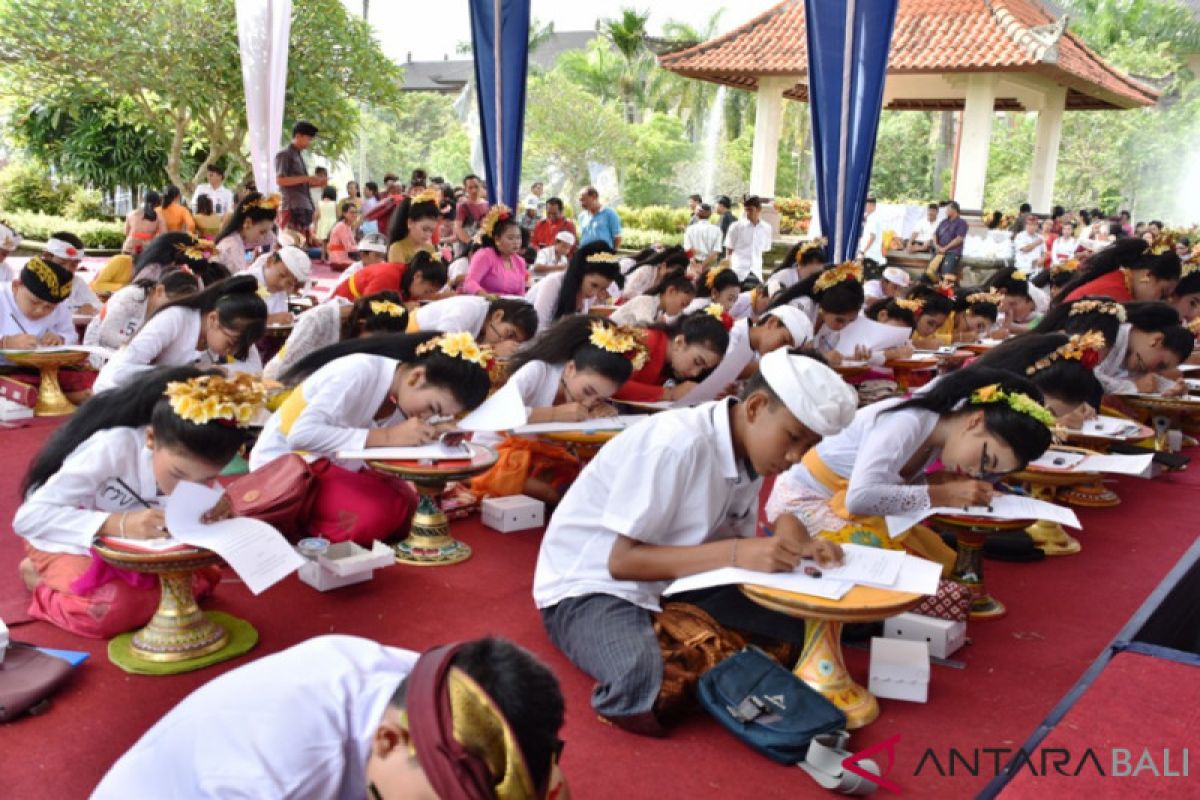 Ratusan peserta ikuti Festival Bulan Bahasa Bali