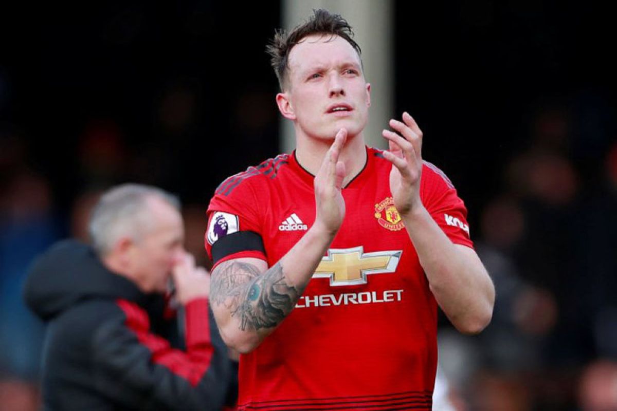 Solskjaer sebut Phil Jones masih bisa dimainkan