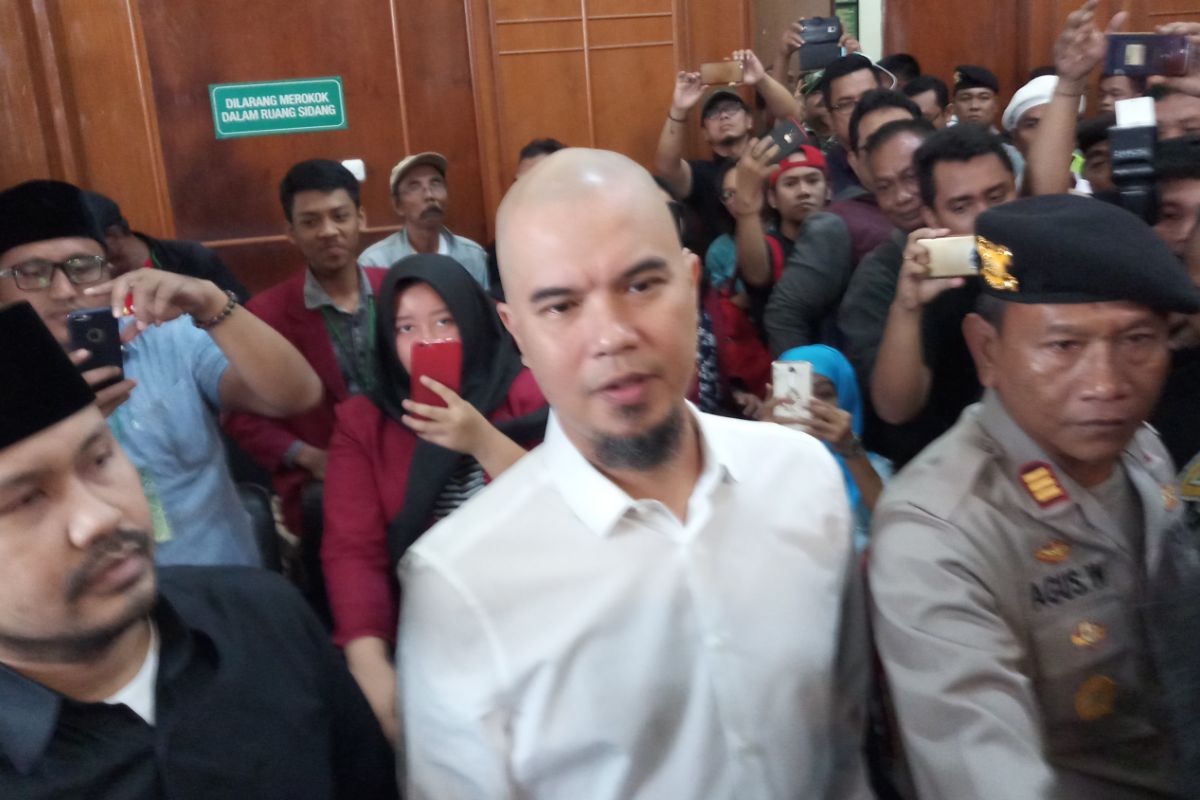 Pengacara Dhani Sebut Dakwaan Jaksa Tidak Jelas (Video)