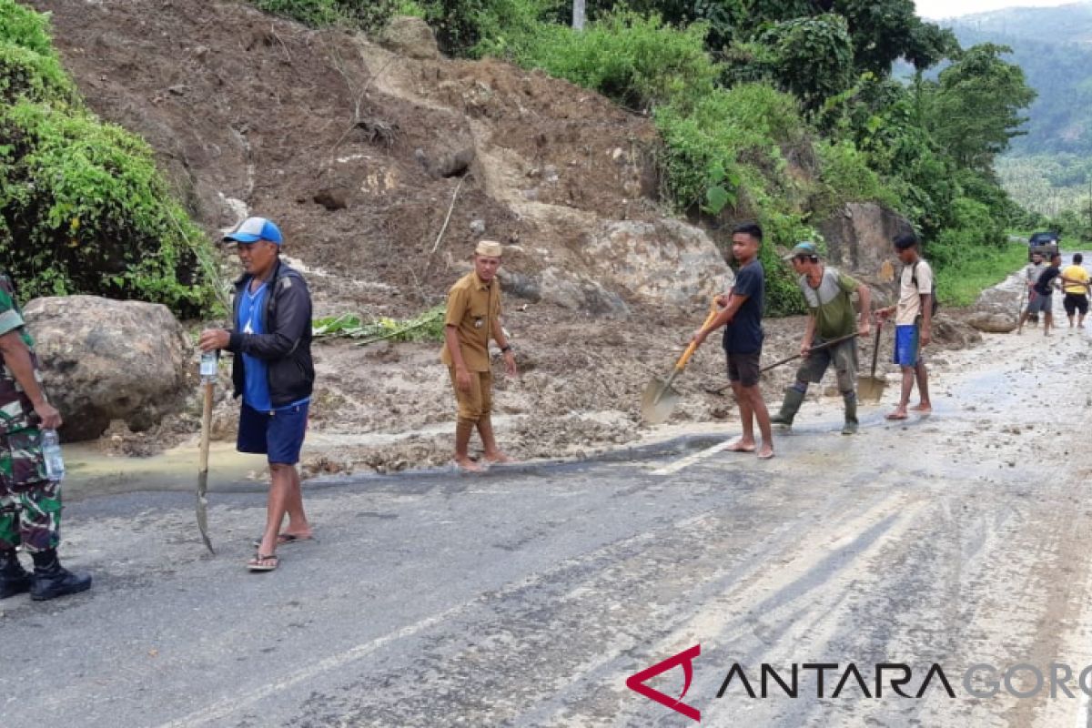 Longsor kembali tutup jalan Gorontalo Utara