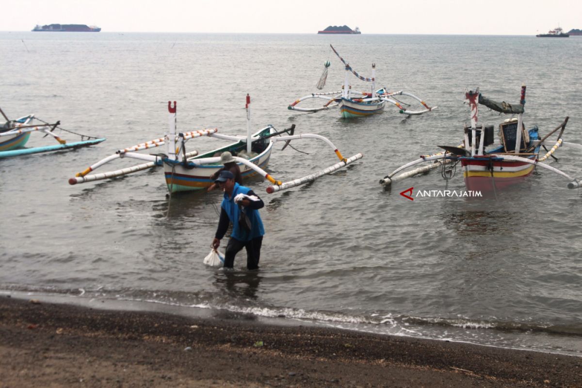 Musim Angin Barat, Nelayan Probolinggo Tetap Melaut Gunakan Alat Tangkap Bubu