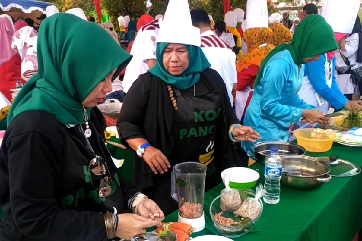 Lomba masak mie sagu di Pontianak Food Festival 2019