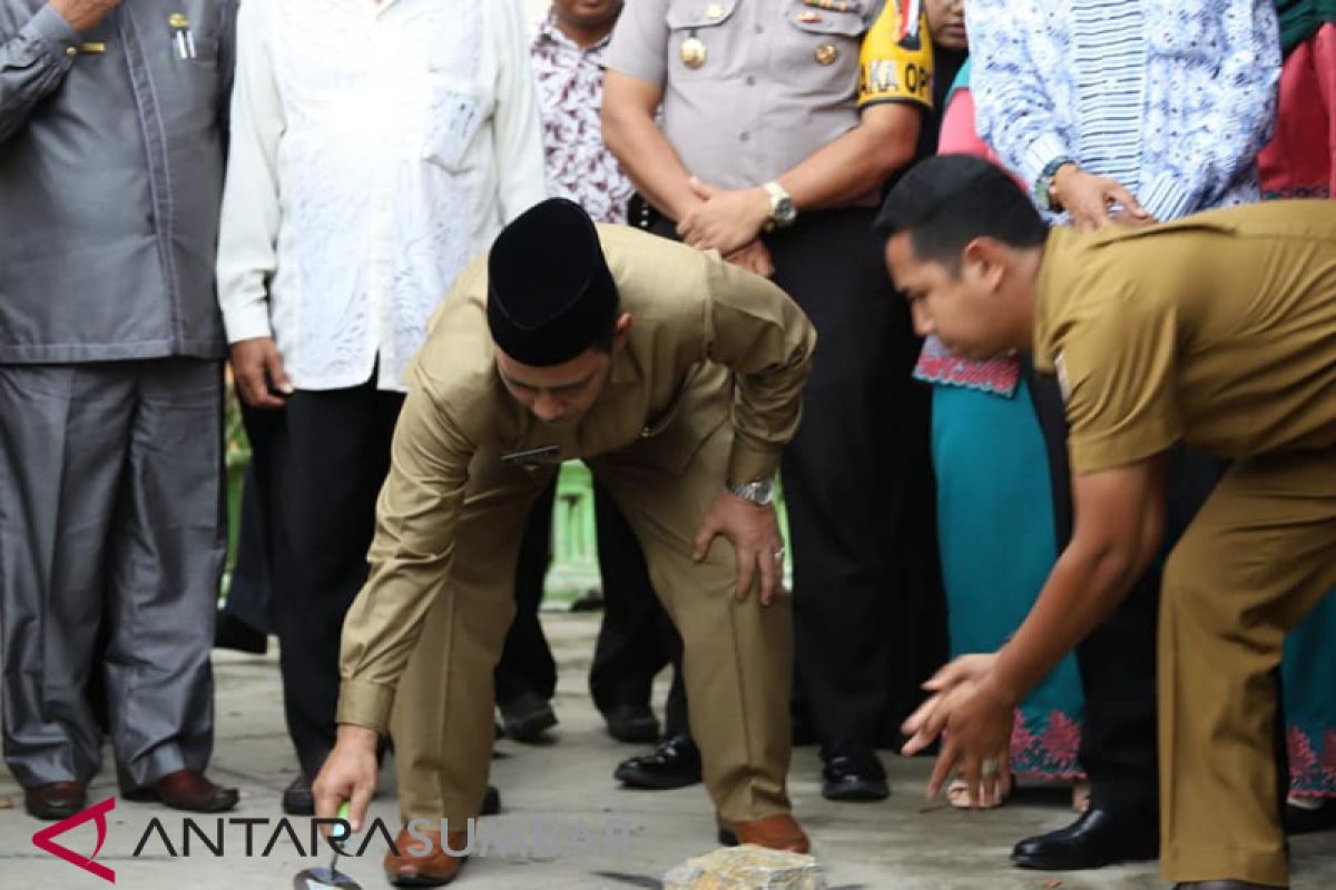 Yayasan Darianis Yatim bangun masjid SMPN 1 Kota Solok