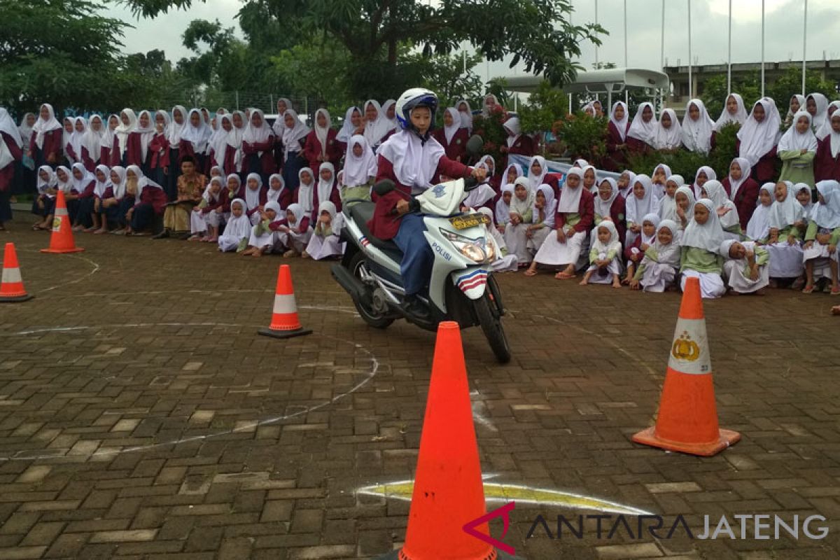 Ribuan santri di Jepara dilatih keselamatan berkendara