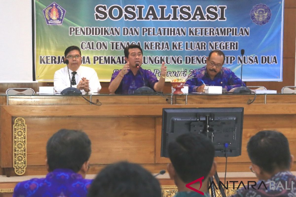 Bupati Klungkung motivasi calon tenaga kerja luar negeri