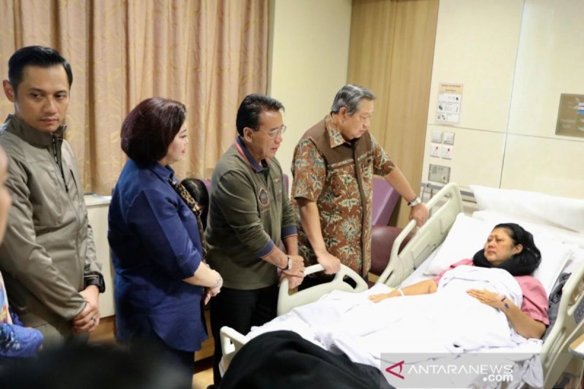 SBY: Ibu Ani Yudhoyono menderita kanker darah