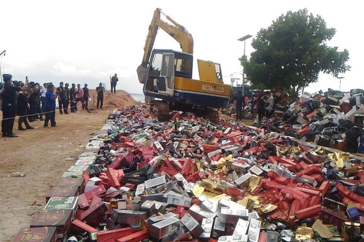 BC Kepri musnahkan barang tangkapan senilai Rp10,6 miliar