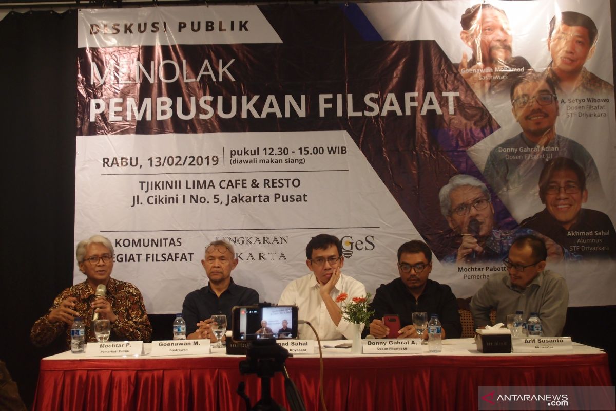 Filsafat bisa melembutkan politik