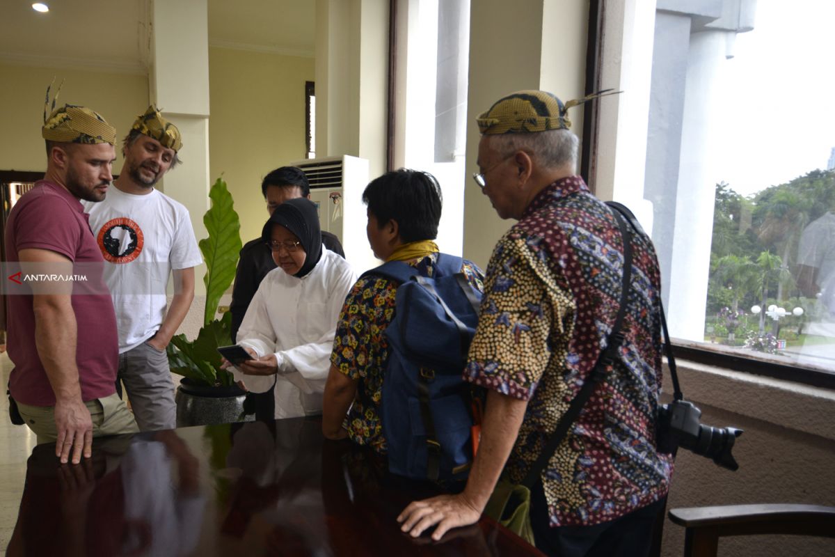 Dua Reporter Perancis Promosikan Wisata Kota Surabaya ke Eropa