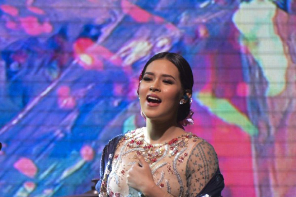 Raisa ikut berduka cita untuk fansnya, Sutopo Purwo Nugroho