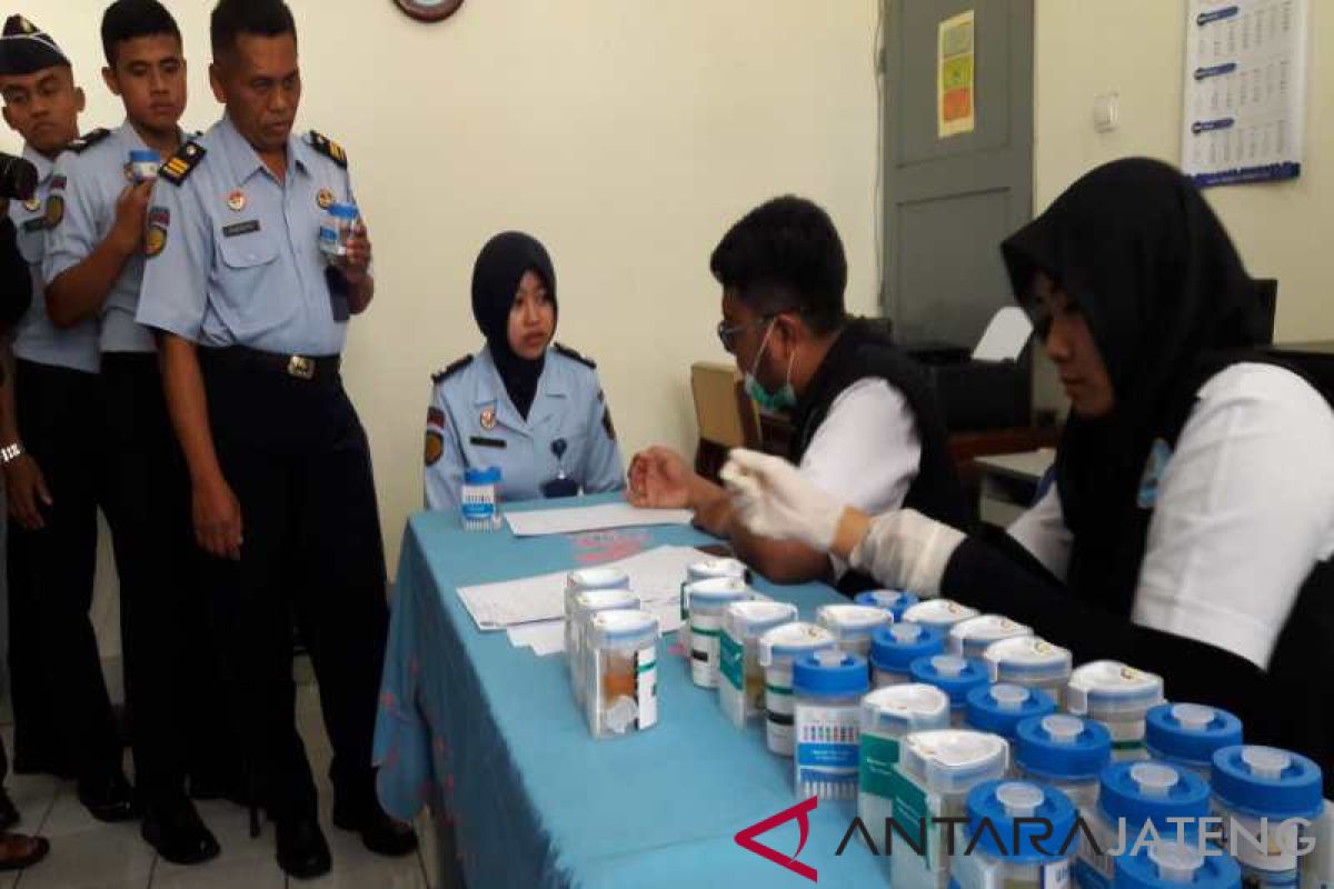 Antisipasi narkoba, pegawai Rutan Temanggung jalani tes urine