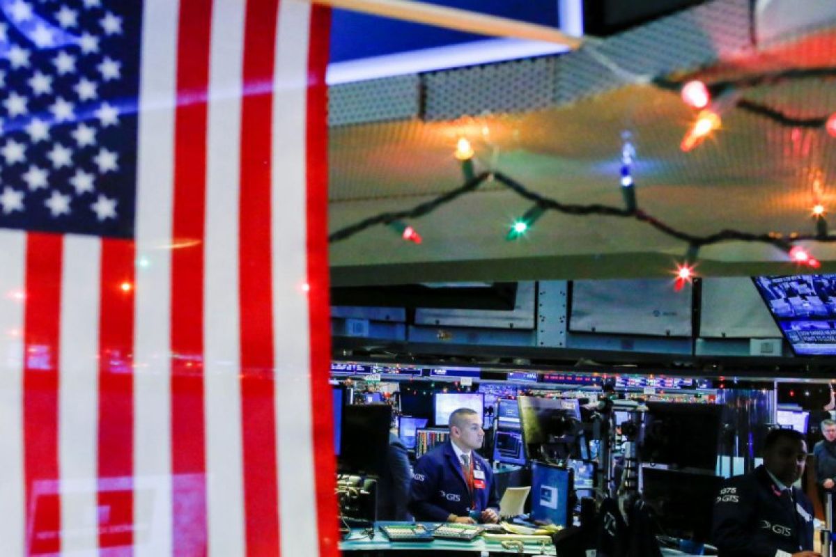 Bursa Wall Street turun tertekan pelemahan data ekonomi dan laba perusahaan