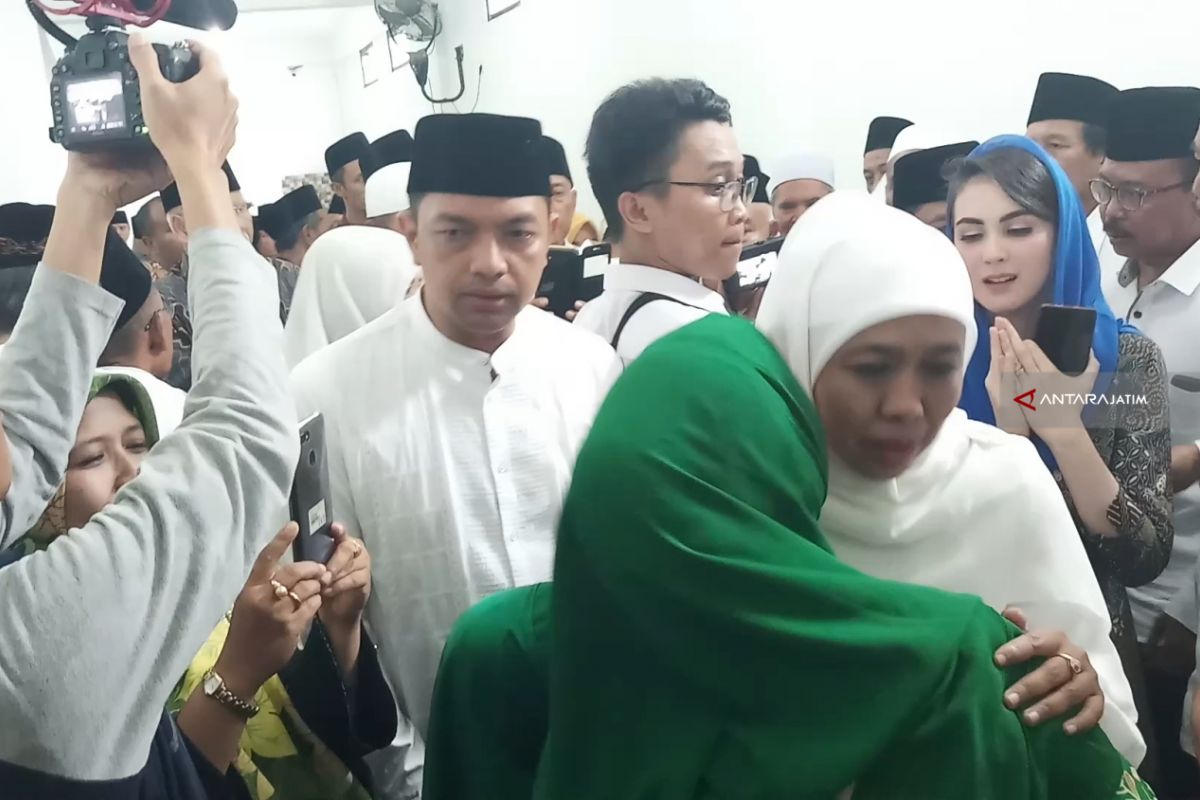 Khofifah-Emil Disambut Doa 99 Kiai dan Bu Nyai (Video)