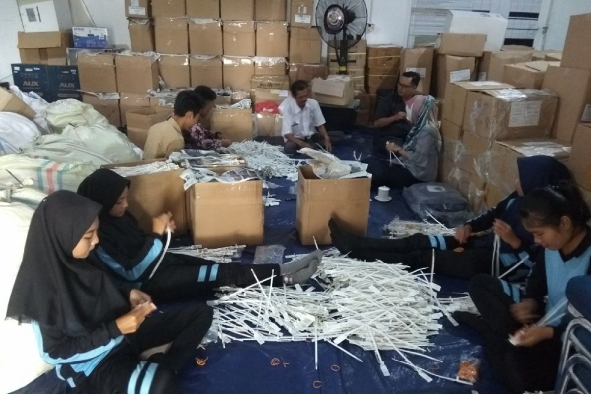 Siswi magang peroleh pengalaman langka mengeset logistik pemilu (video)