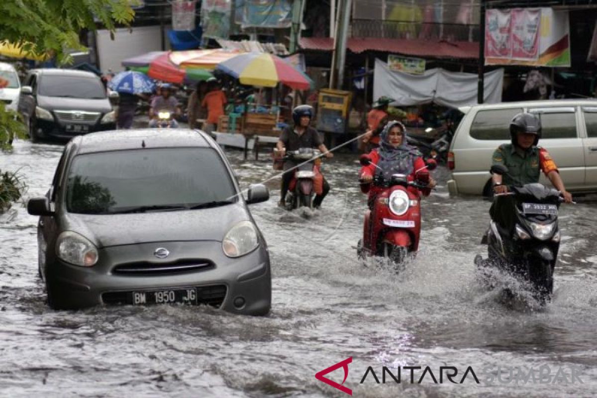 Banjir,  kado menyedihkan untuk ulang tahun Kota Pekanbaru