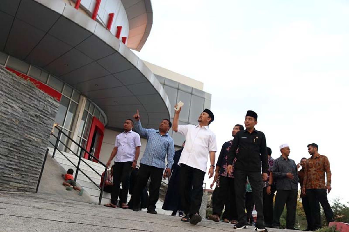 Bupati Aceh Besar tinjau gedung yang akan jadi mal pelayanan publik
