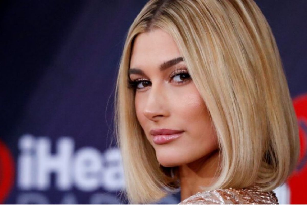 Hailey Baldwin minta izin ayah sebelum ganti nama keluarga