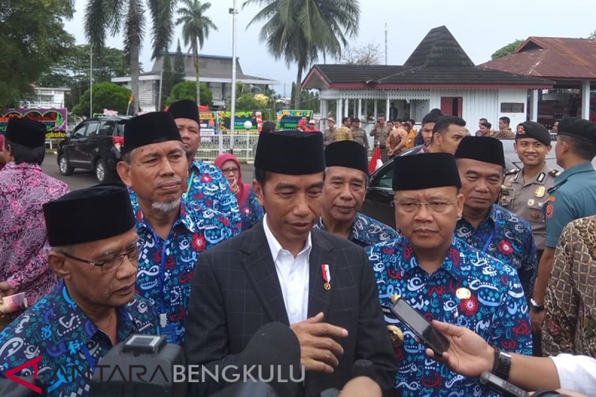 Di Bengkulu, Jokowi sebut harga daging dan beras termurah di dunia