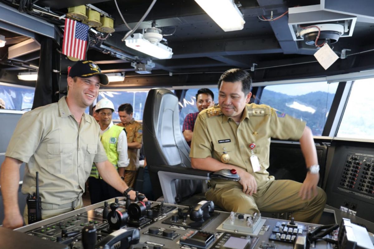 USNS Brunswick Kunjungi Sulut