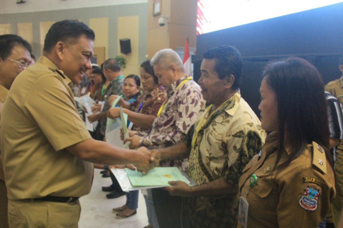 Serahkan 1112 Sertipikat Tanah