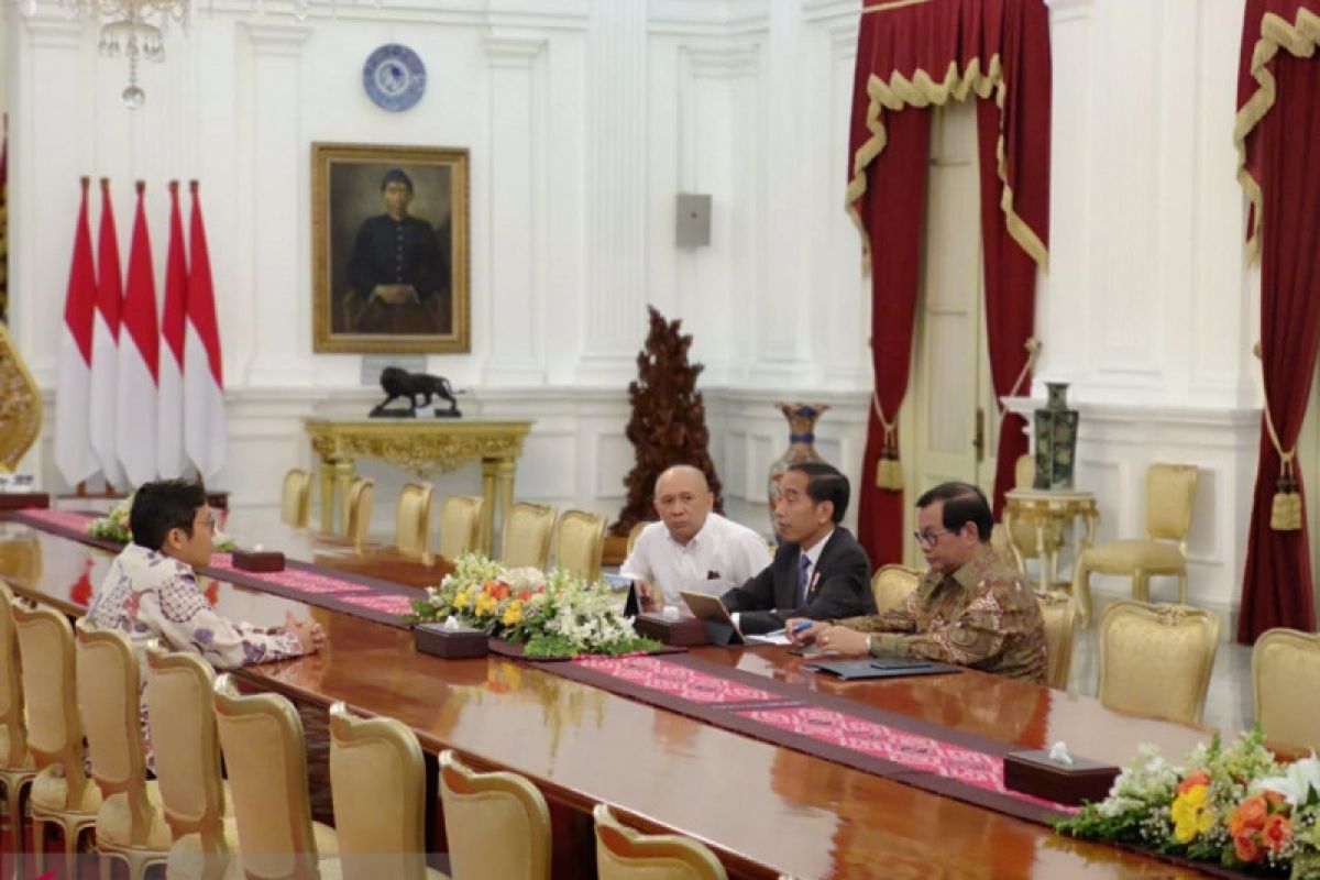 Presiden Jokowi terima CEO Bukalapak di istana