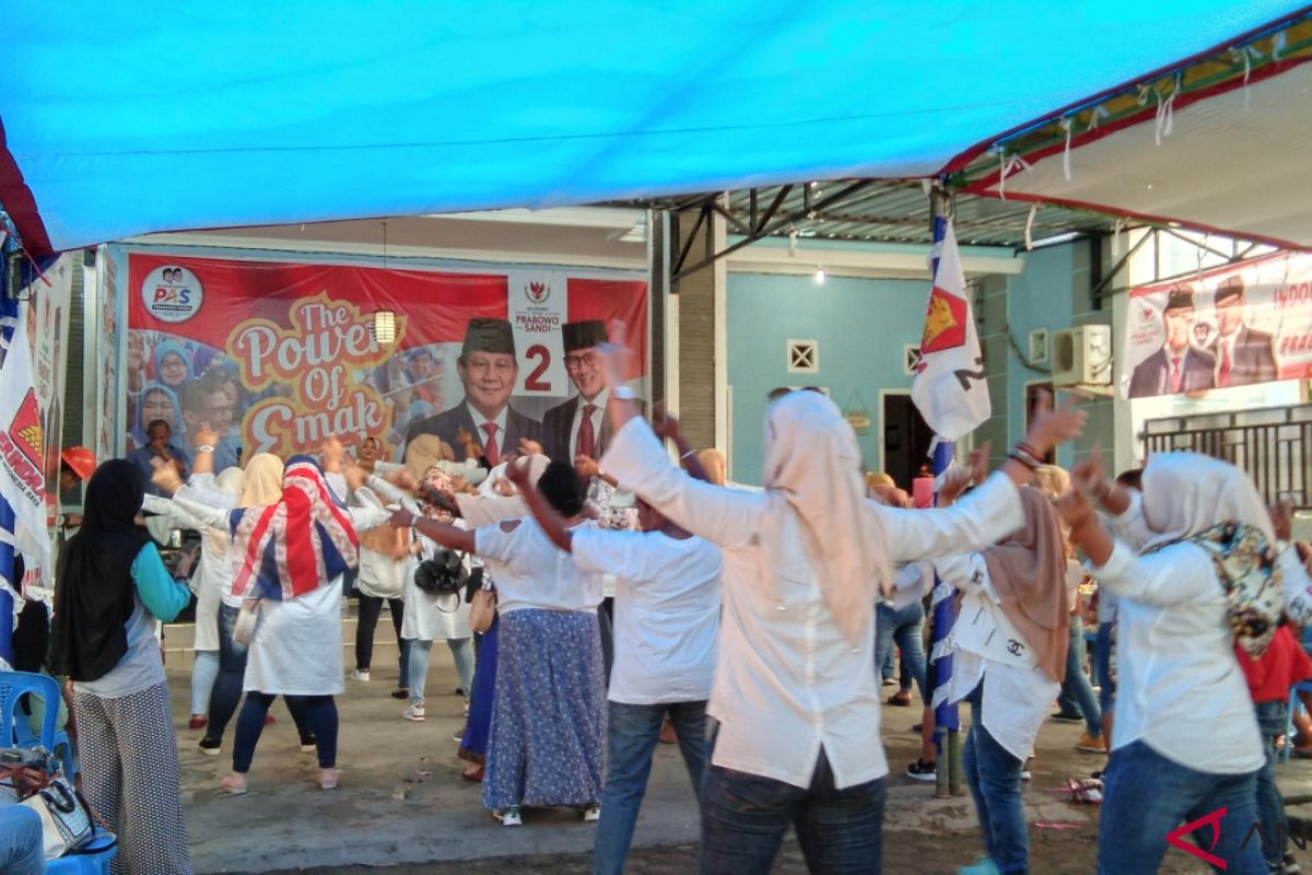 Puluhan "emak-emak" di Timika deklarasi dukung Prabowo-Sandi