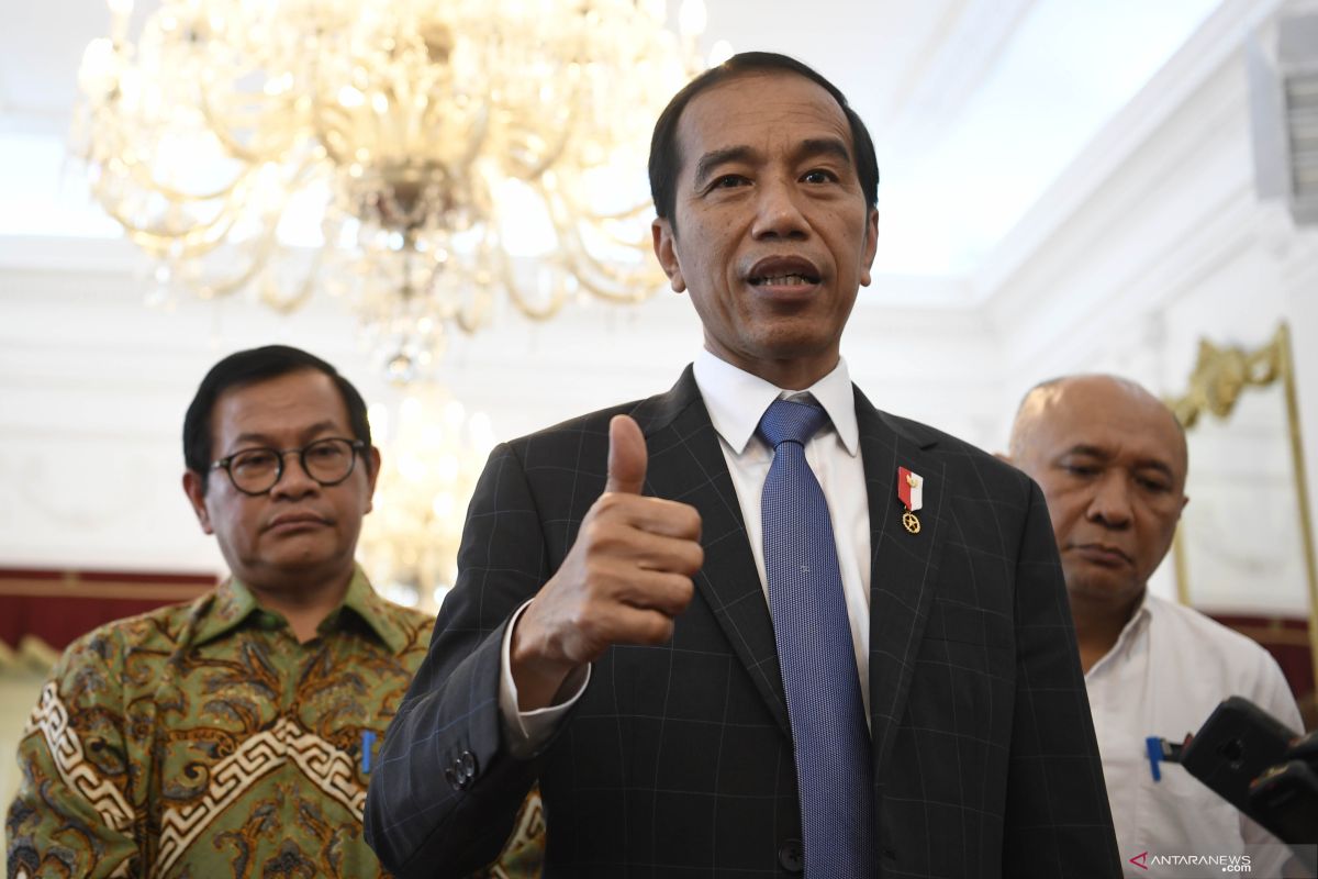 Jokowi urges Twitter users to stop uninstalling Bukalapak