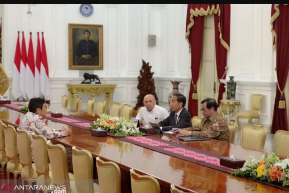 Presiden Jokowi terima CEO Bukalapak di Istana Merdeka