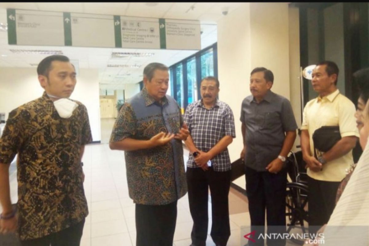 Dua Mantan Kapolri jenguk Ani Yudhoyono di Singapura