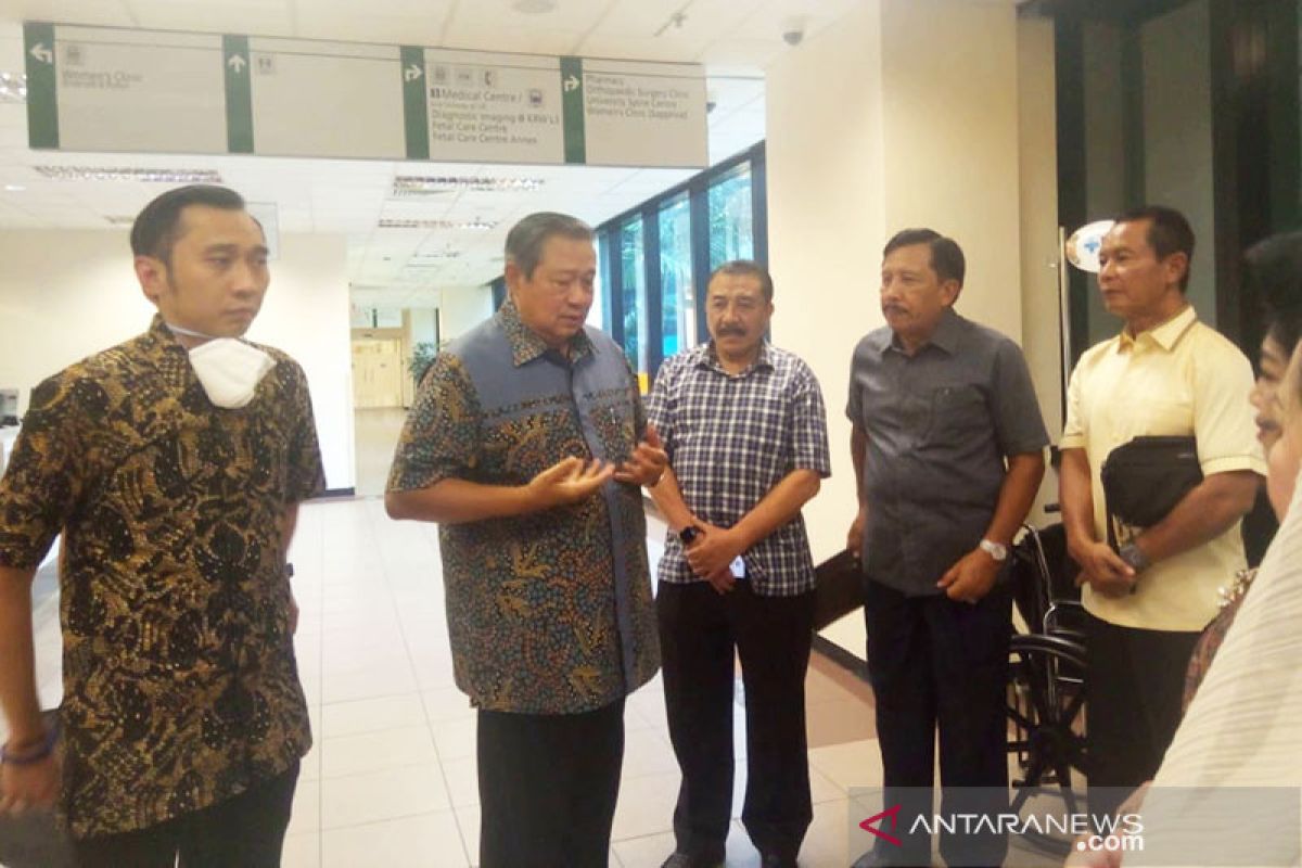 Dua Mantan Kapolri jenguk Ani Yudhoyono di Singapura