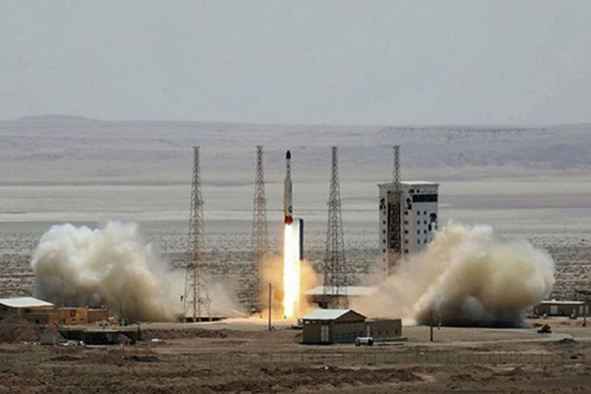 Roket Iran meledak di landasan peluncurannya