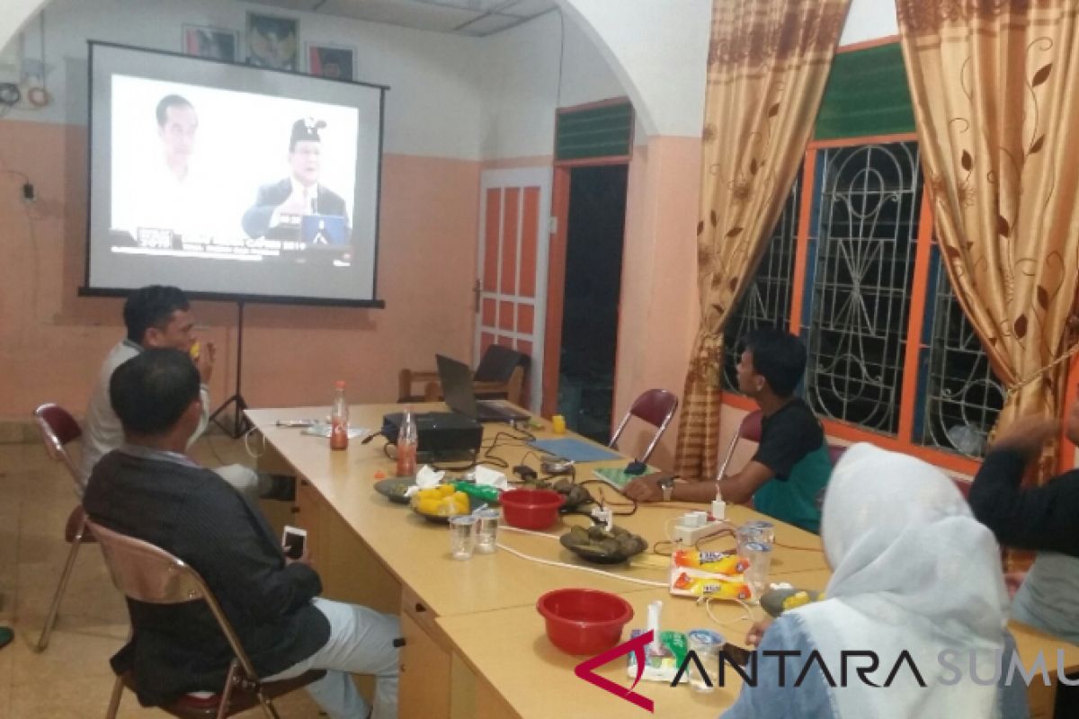 Hujan turun, Bawaslu nobar dalam ruangan