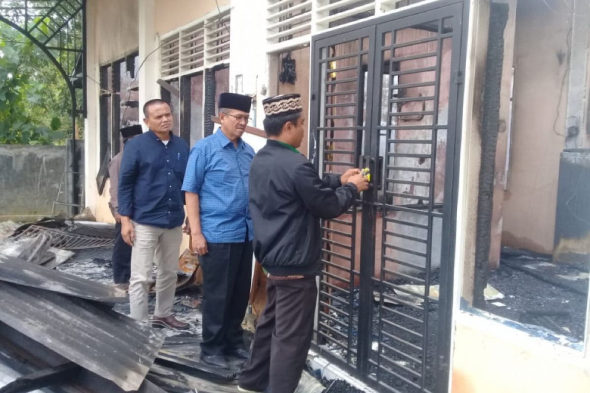 Kantor Wali Nagari Aripan Solok diduga sengaja dibakar