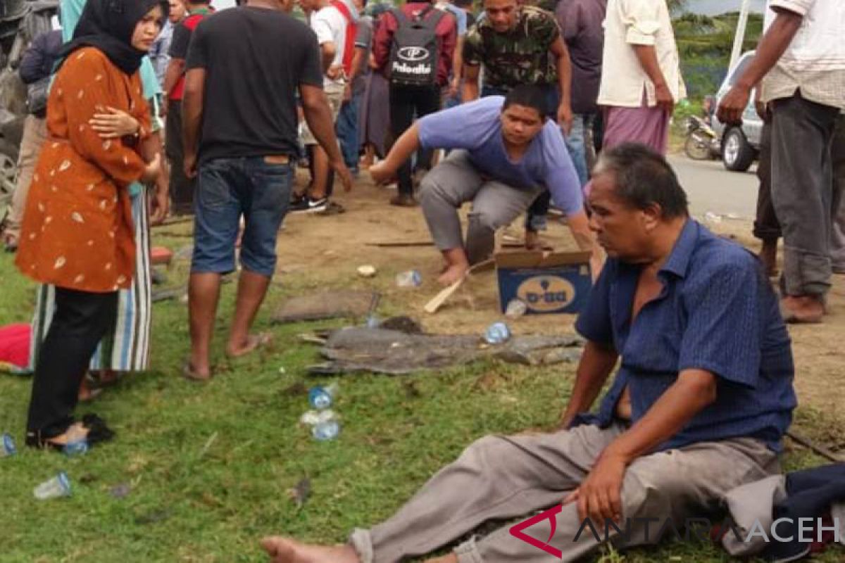Hiace kontra Avanza di Aceh Jaya, dua orang tewas