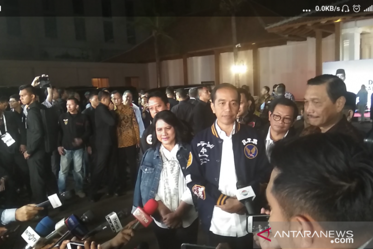 Jokowi persilakan masyarakat menilai debat putaran kedua