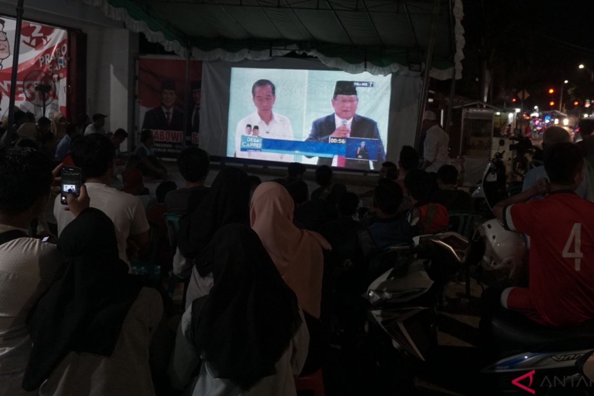 Generasi milenial ikut nonton debat capres