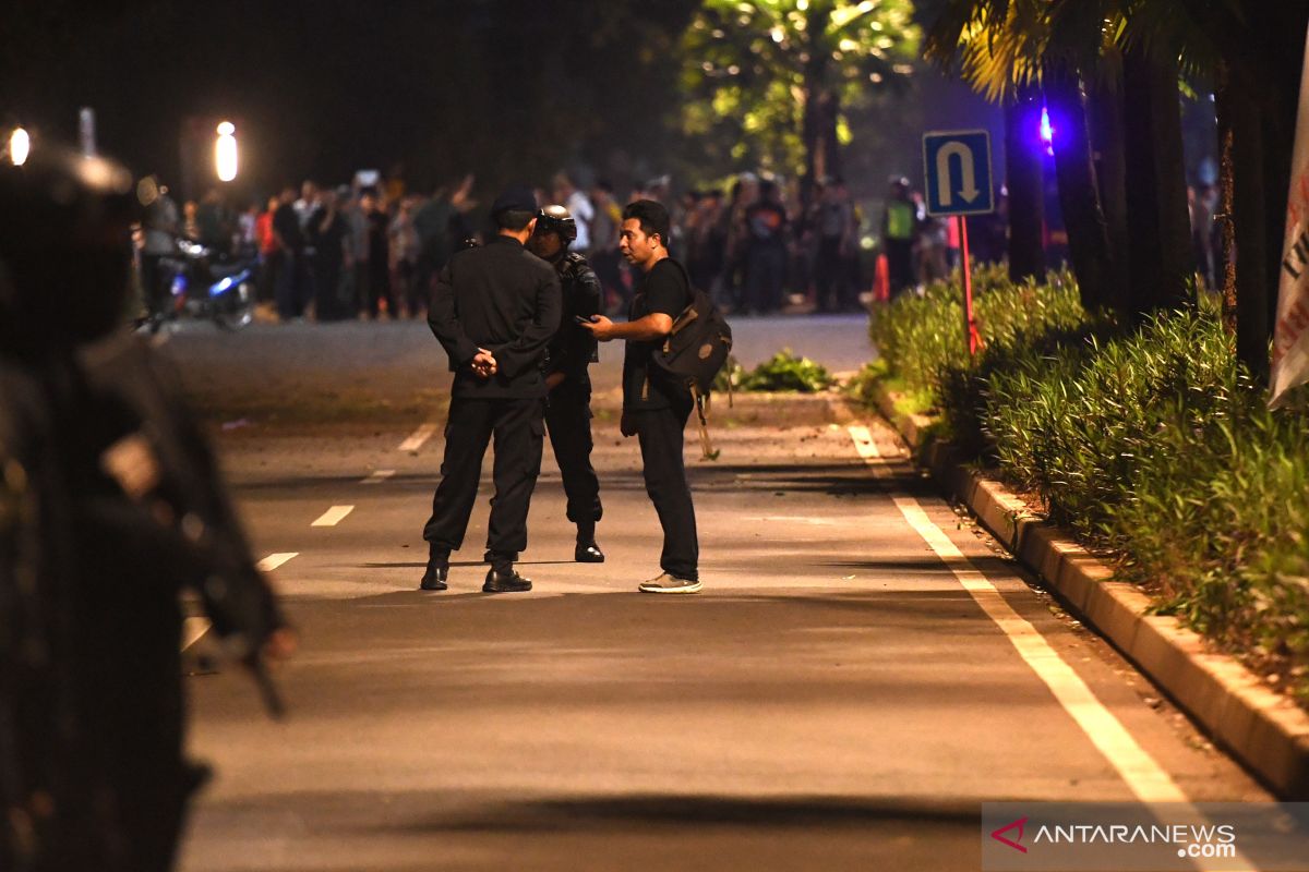 Tim anjing pelacak dikerahkan di lokasi ledakan