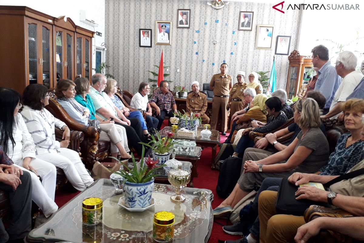 Alumni ADP Jerman Barat kunjungi Pasaman Barat